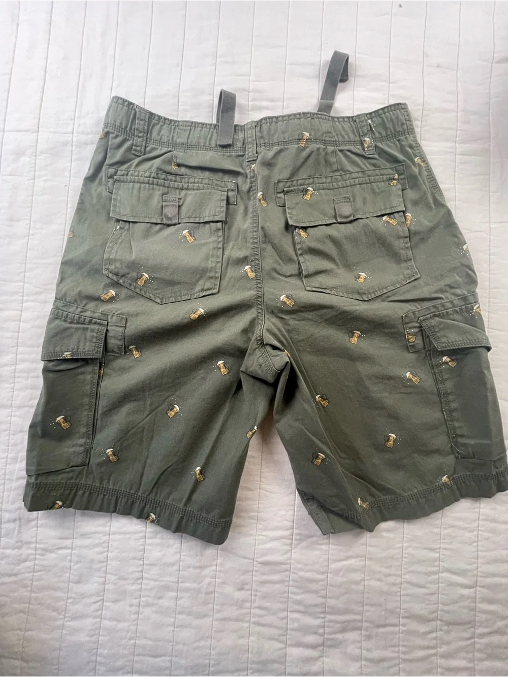 Bass Beer Mug Print Cotton Cargo Shorts 34